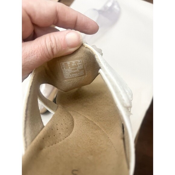 Clarks Collection Laurieann Gema Size 7 E White Leather Flower Sandals Wide - Picture 8 of 8